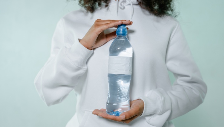 Perché bere l'acqua in bottiglia è un problema